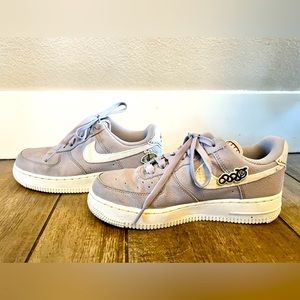 Nike Air Force One '07 SE 'Air Sprung' DJ6378-500 . Barely worn Size Women’s US6